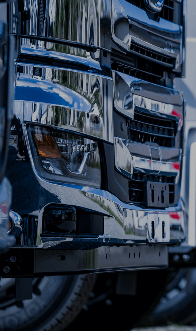 力強く、正確に。建材輸送のベストパートナー。