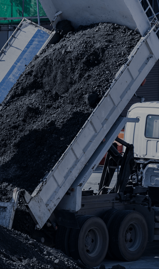 力強く、正確に。建材輸送のベストパートナー。